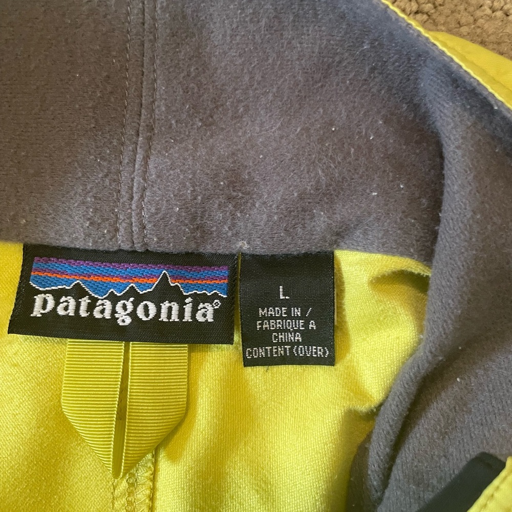 Patagonia Men's Light Yellow Windbreaker - Picture 3 of 4